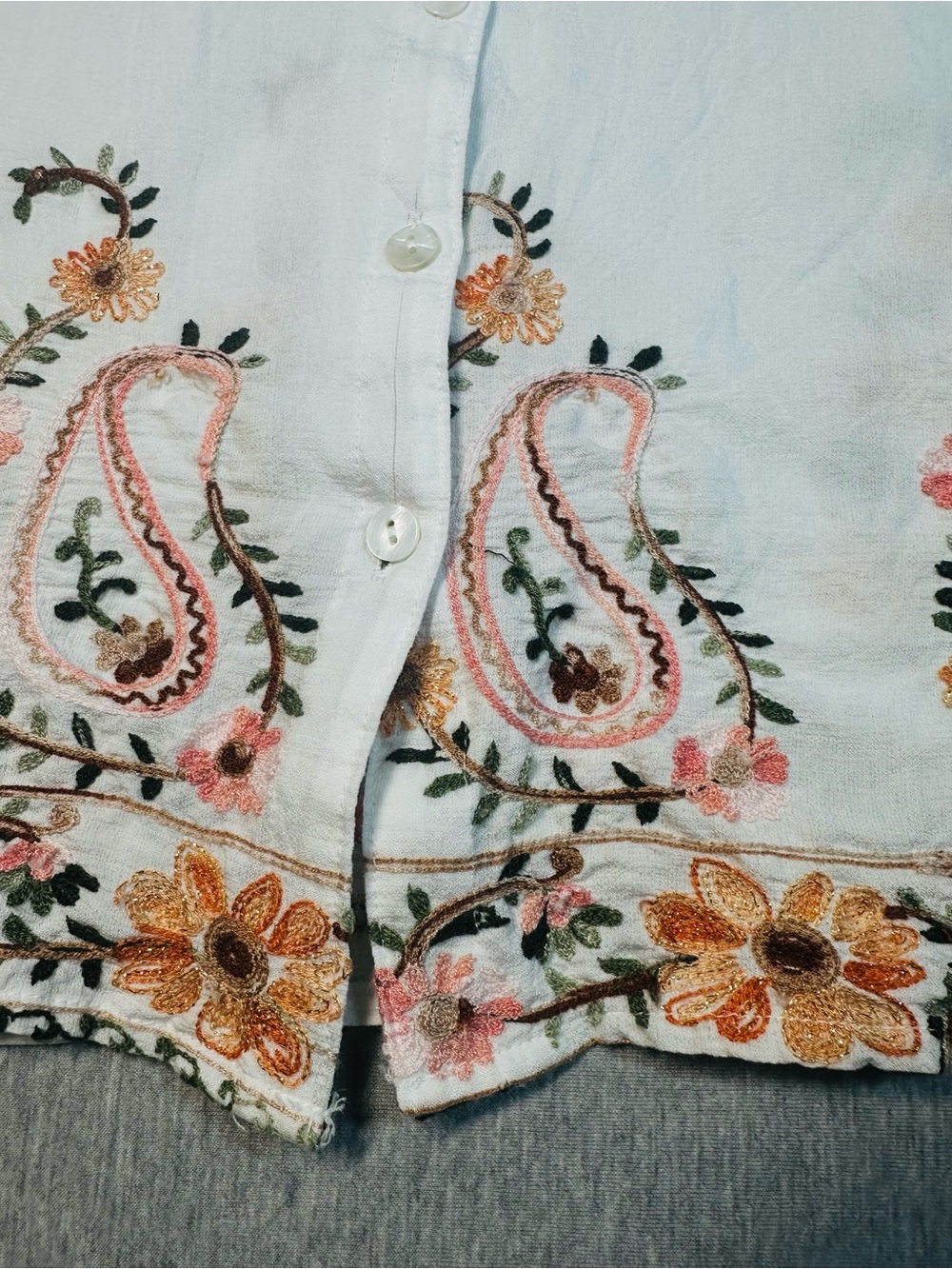 Ana & Rose White Boho Embroidered Button Front Tunic Blouse 3/4 Roll-Tab Sleeve - Picture 6 of 12
